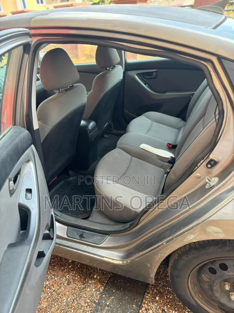 Hyundai Elantra SE 4dr Sedan (1.8L 4cyl 6M) 2015 Brown