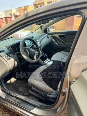 Hyundai Elantra SE 4dr Sedan (1.8L 4cyl 6M) 2015 Brown