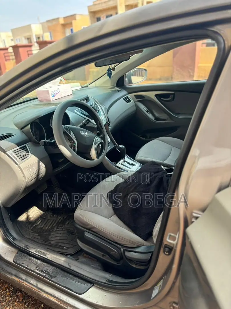 Hyundai Elantra SE 4dr Sedan (1.8L 4cyl 6M) 2015 Brown