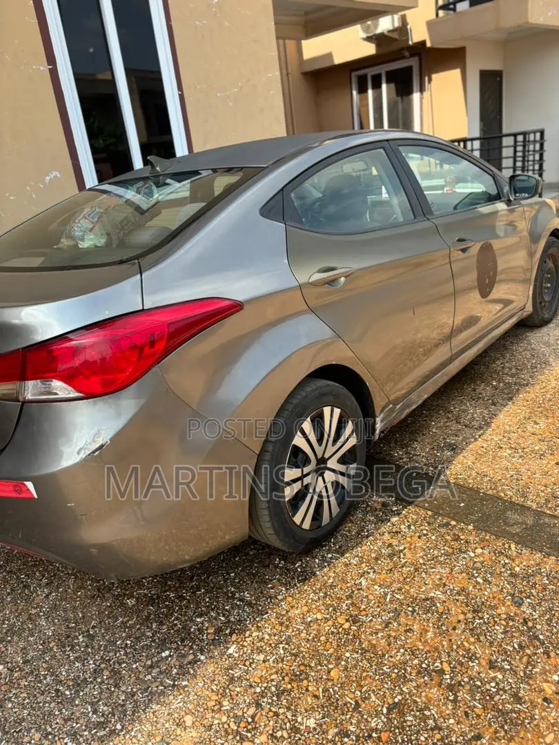 Hyundai Elantra SE 4dr Sedan (1.8L 4cyl 6M) 2015 Brown