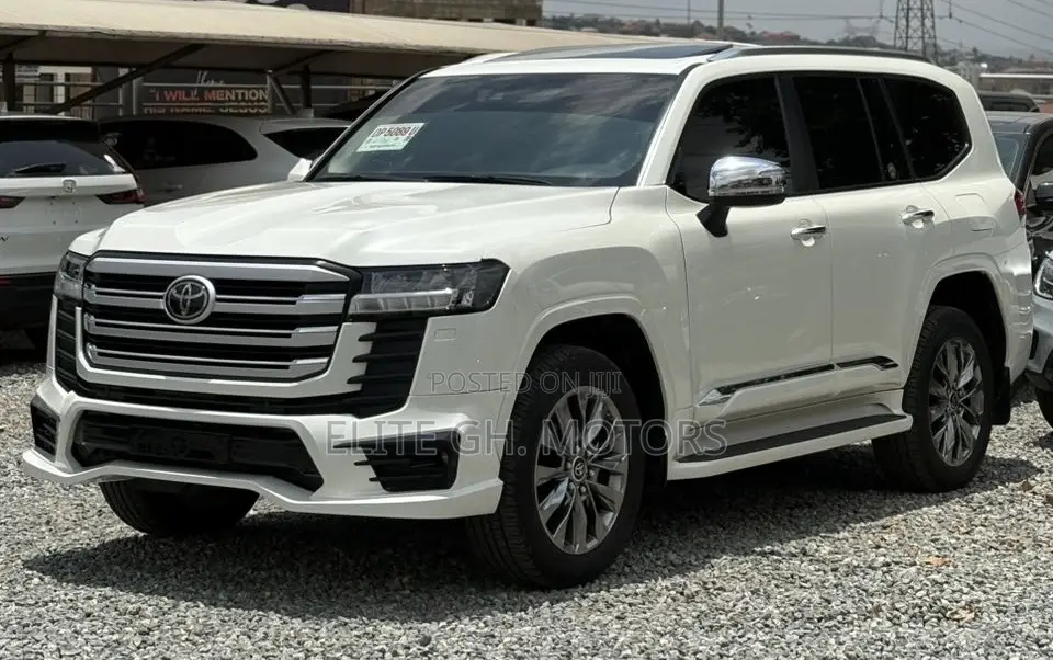 Toyota Land Cruiser LC300 2024 White