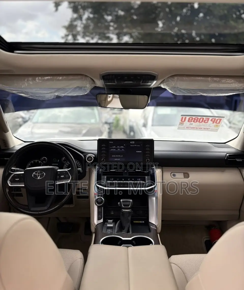 Toyota Land Cruiser LC300 2024 White