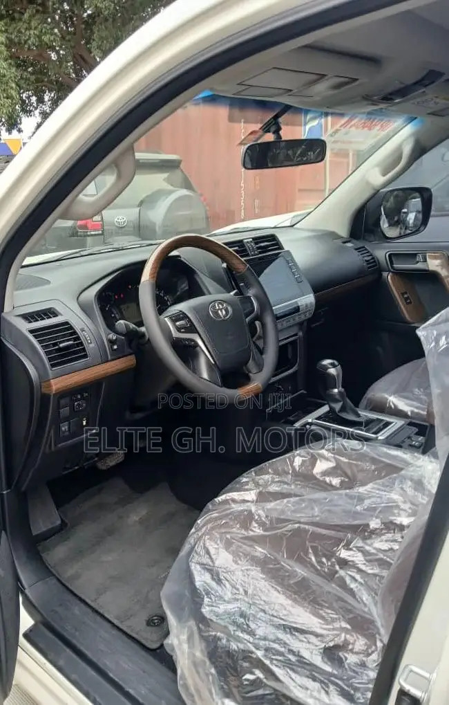 Toyota Land Cruiser Prado 2.7 2019 White