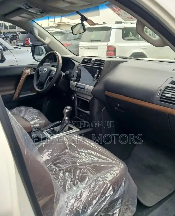 Toyota Land Cruiser Prado 2.7 2019 White