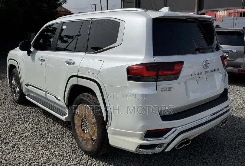New Toyota Land Cruiser LC300 2025 White