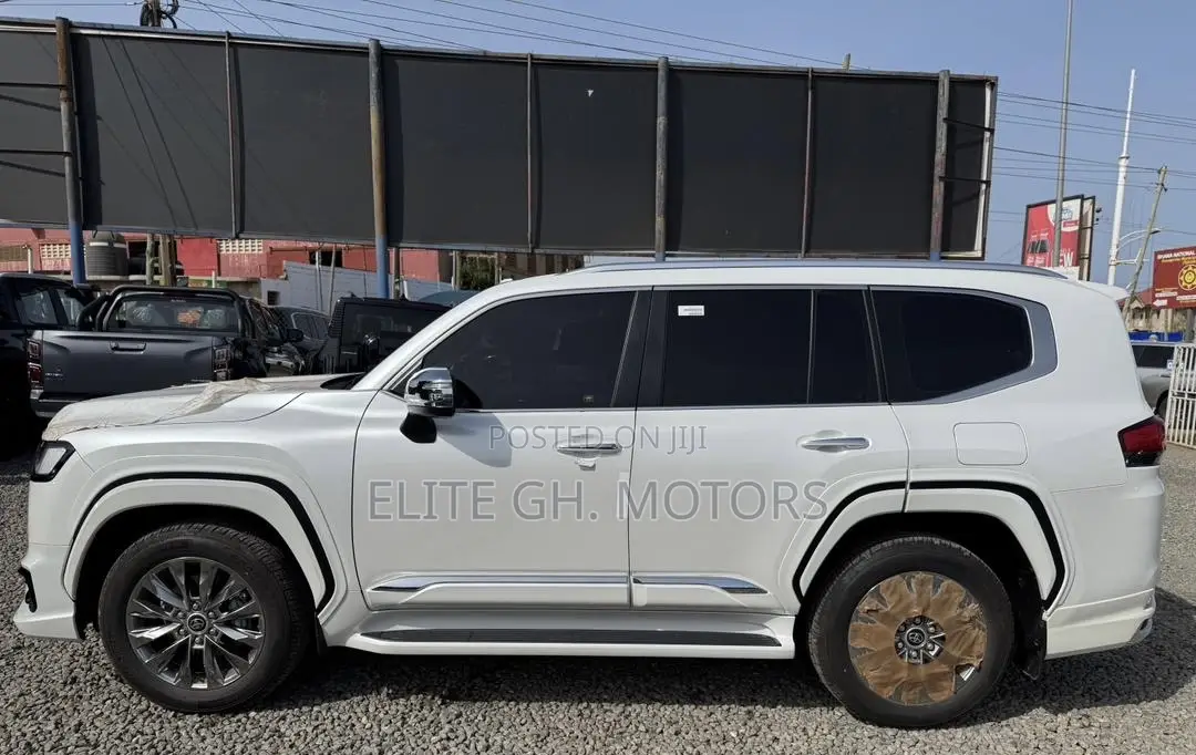 New Toyota Land Cruiser LC300 2025 White