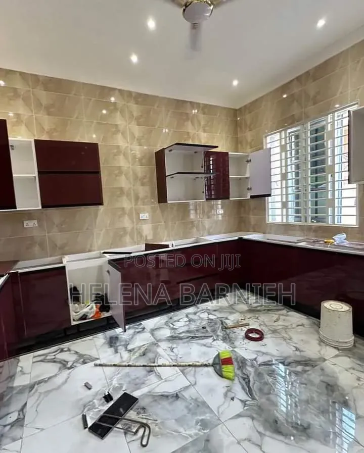 3bdrm House in Helena Estate Agency, The Mall for rent