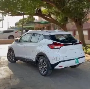 Nissan Kicks Play 2025 Pearl
