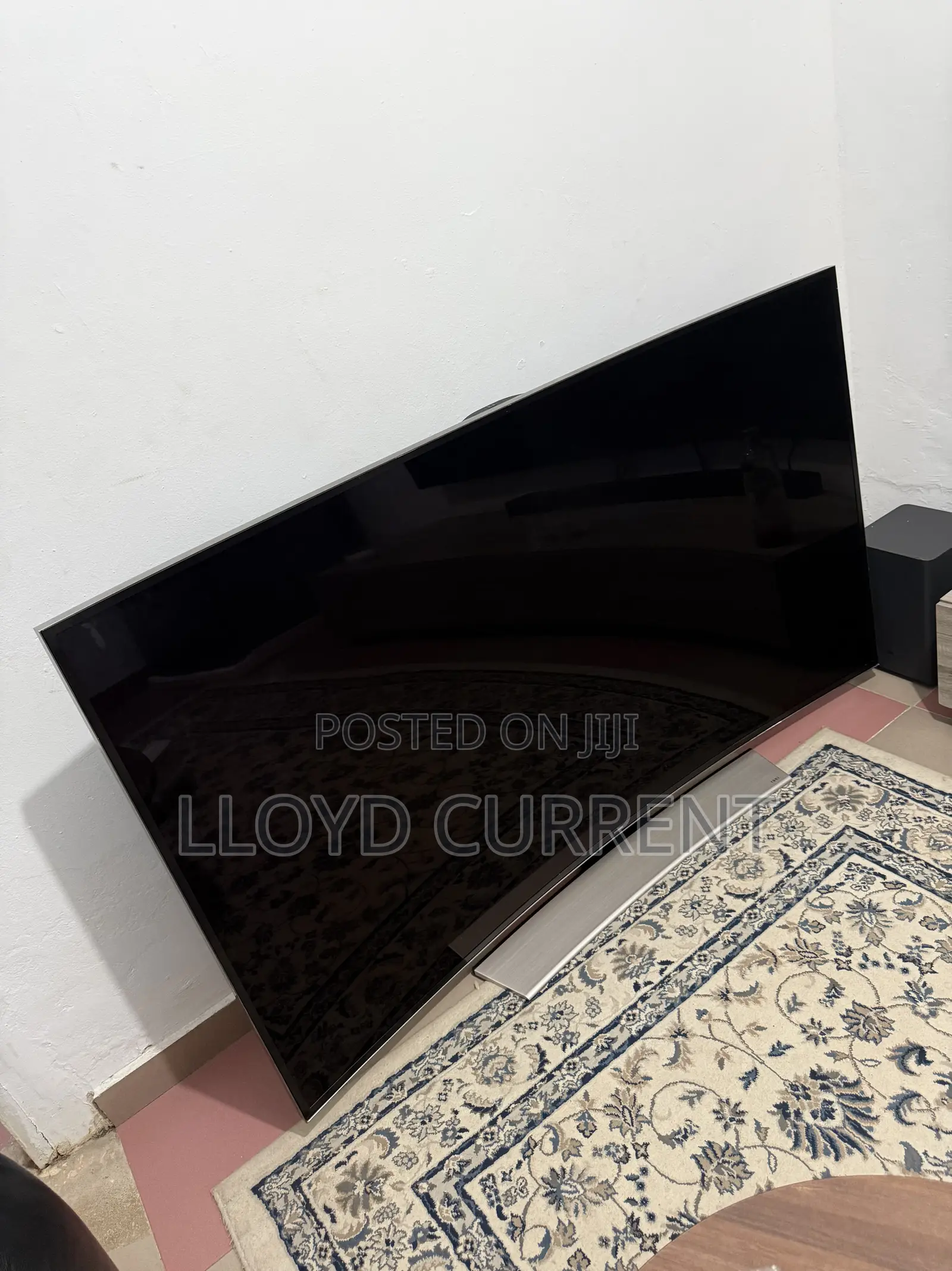 Samsung Curved Tv 78 Inches With a Camera