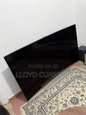 Samsung Curved Tv 78 Inches With a Camera