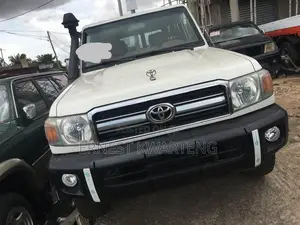 Toyota Land Cruiser 2015 White