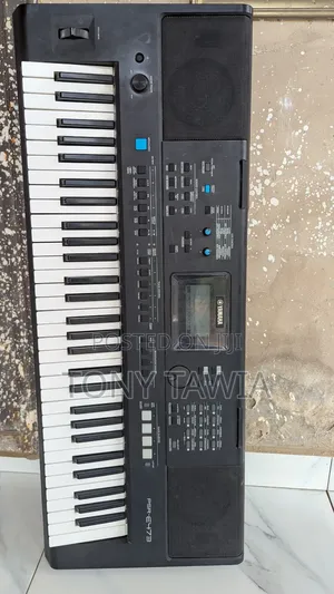 Yamaha PSR E473