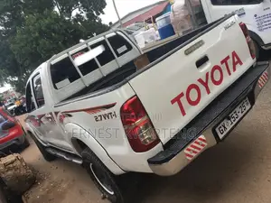Toyota Hilux 2014 White
