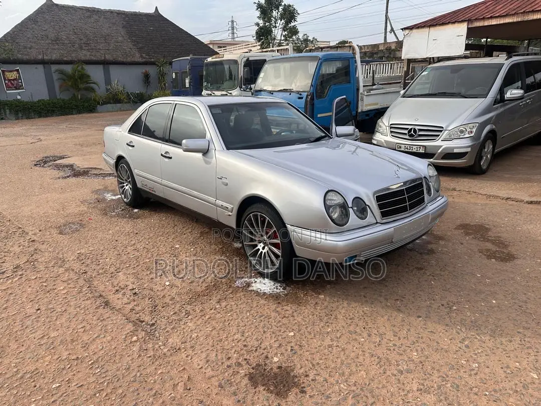 Mercedes-Benz E200 1997 Silver