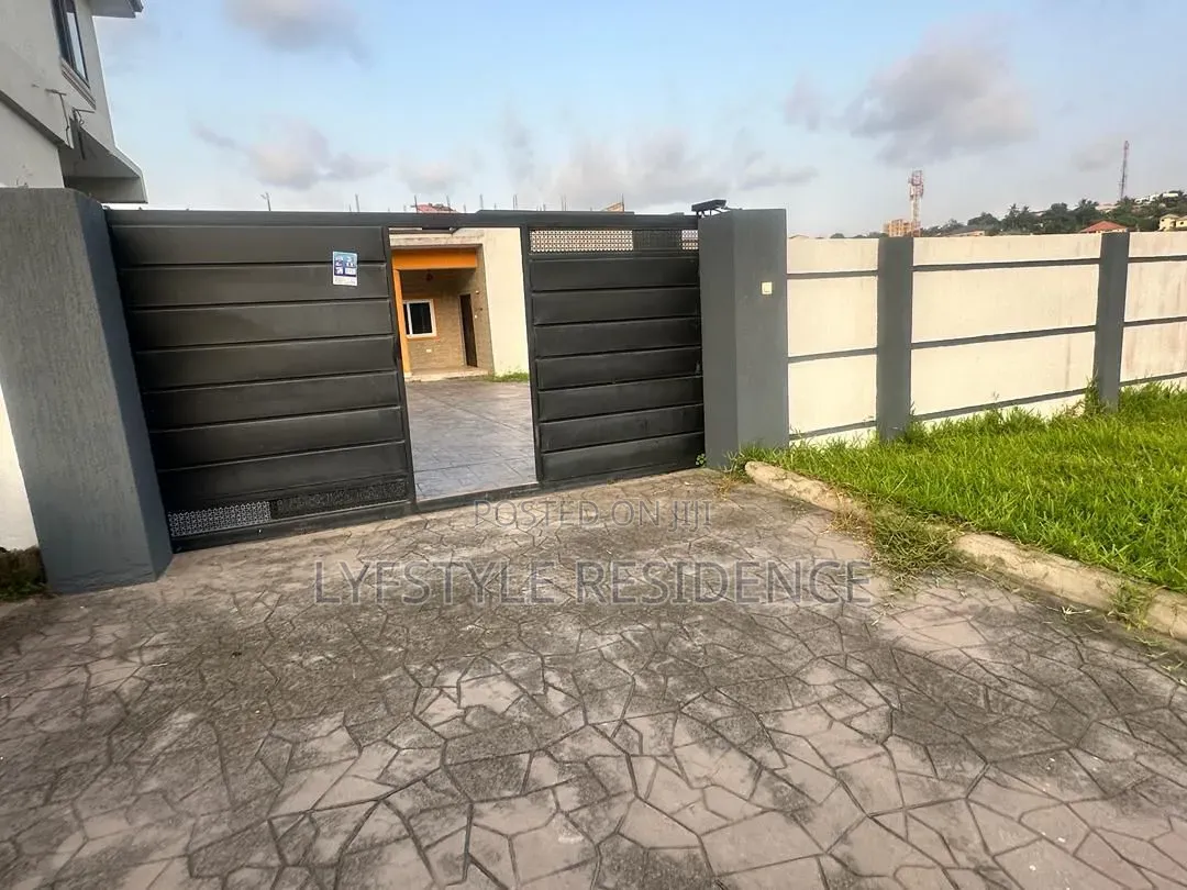 3bdrm House in Kwabenya for sale