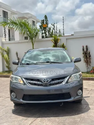 Toyota Corolla L 4dr Sedan (1.8L 4cyl 5M) 2013 Gray
