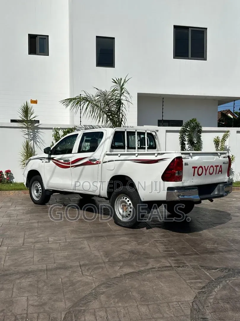 Toyota Hilux SR5 4x4 2017 White