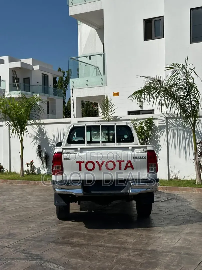 Toyota Hilux SR5 4x4 2017 White