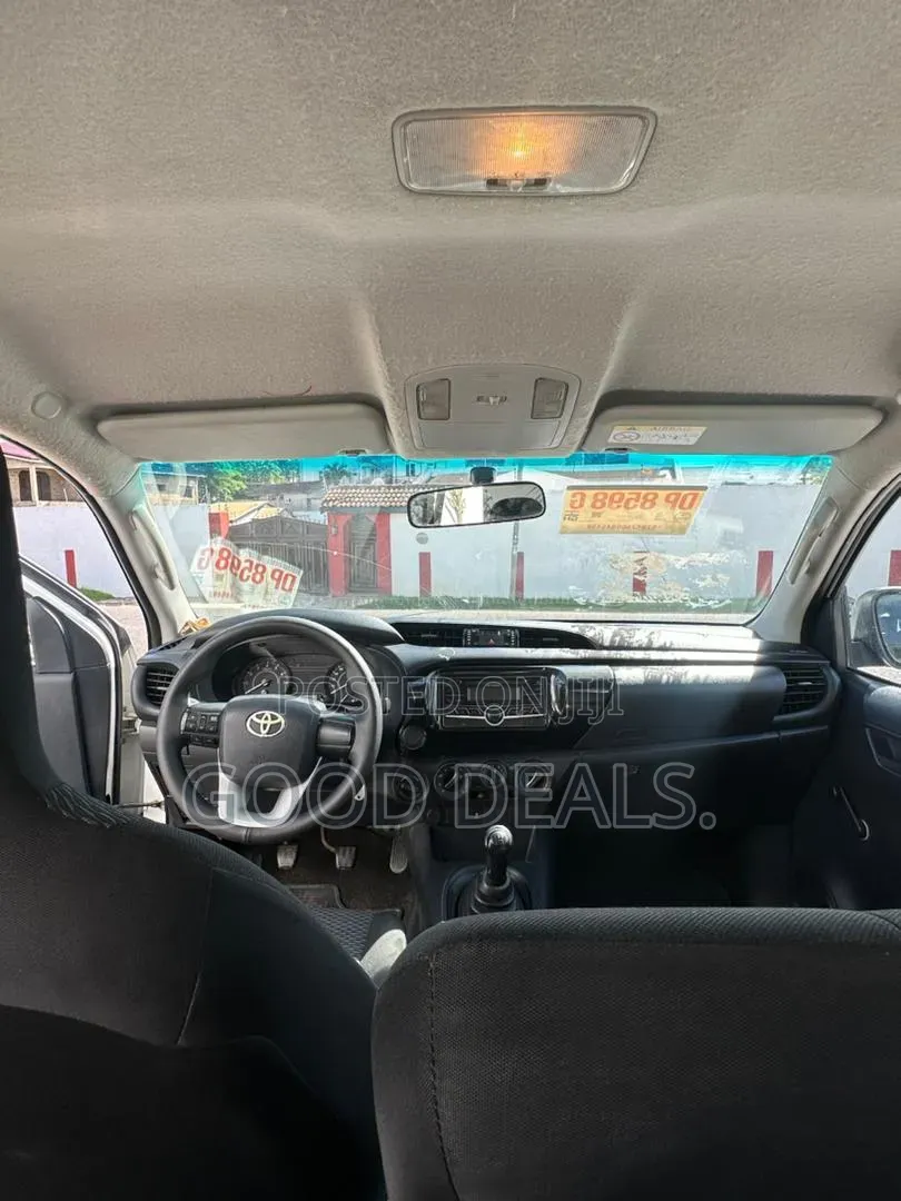 Toyota Hilux SR5 4x4 2017 White