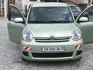 Toyota Sienta 2012 Green