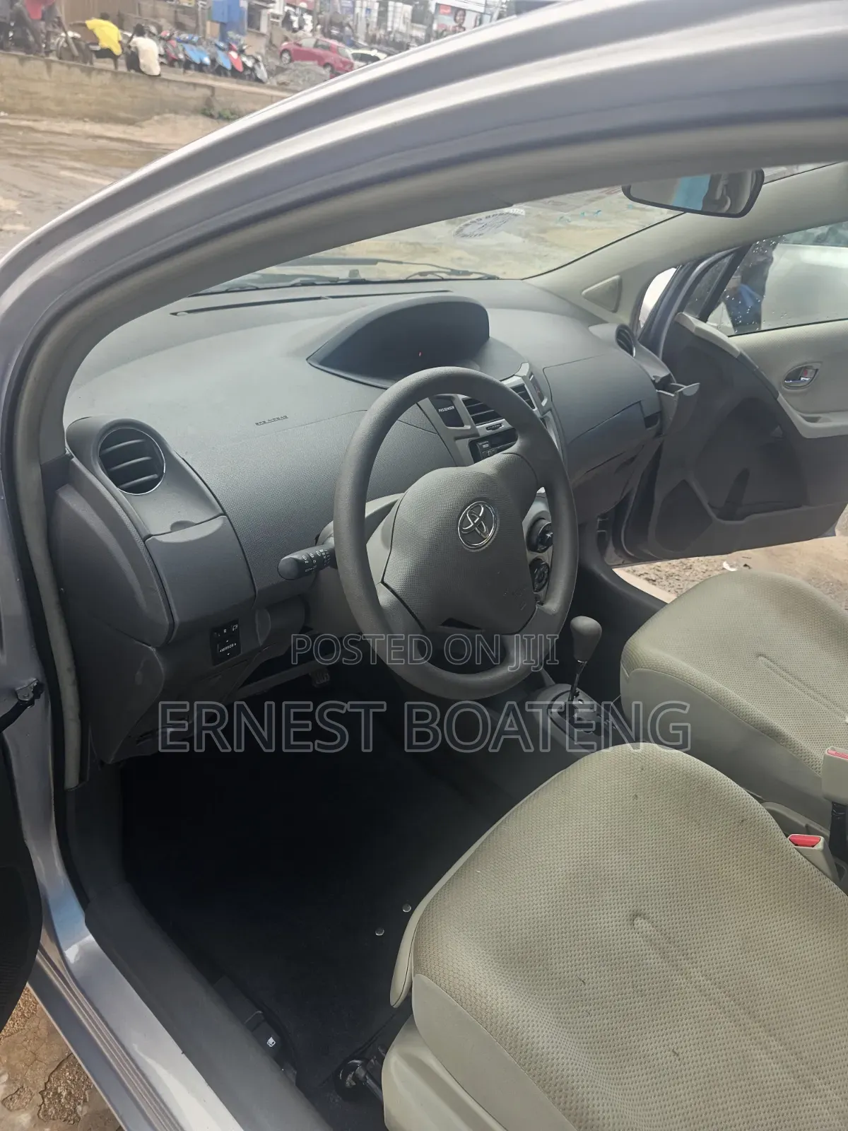 Toyota Vitz 1.3 FWD 3dr 2010 Gray