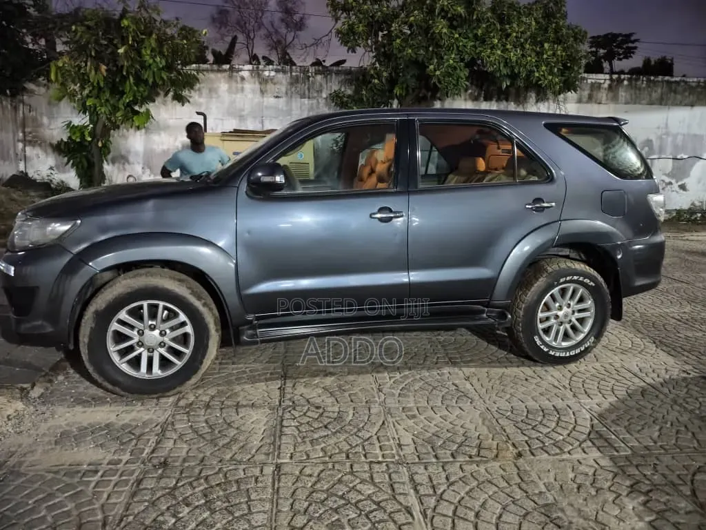 Toyota Fortuner 2012 Gray