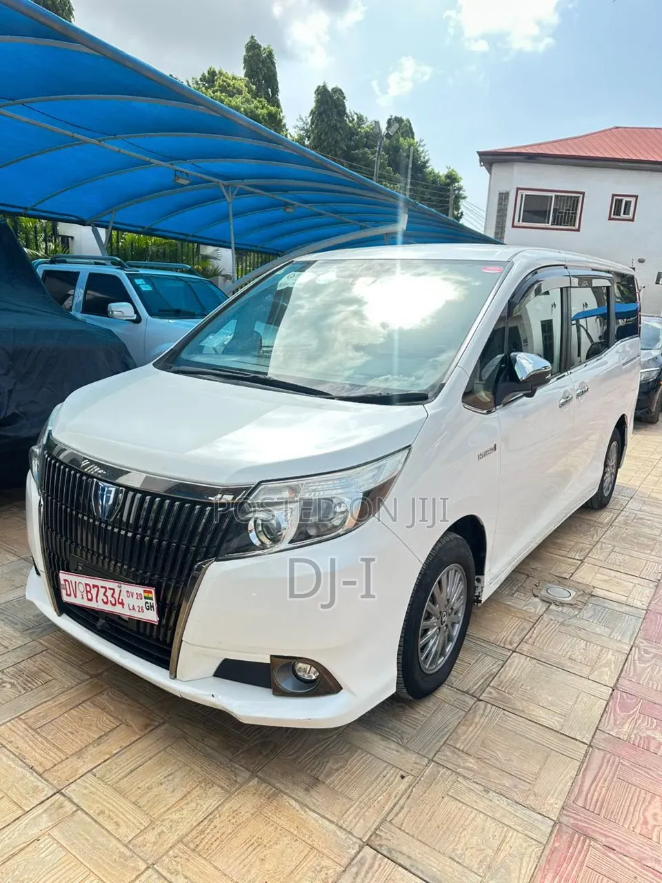 Toyota Esquire 1.8 FWD Hybrid (7 seater) 2016 White