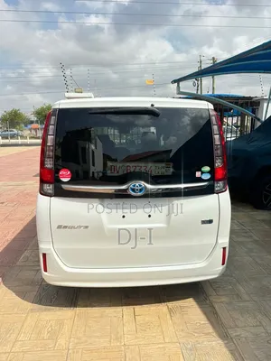 Toyota Esquire 1.8 FWD Hybrid (7 seater) 2016 White