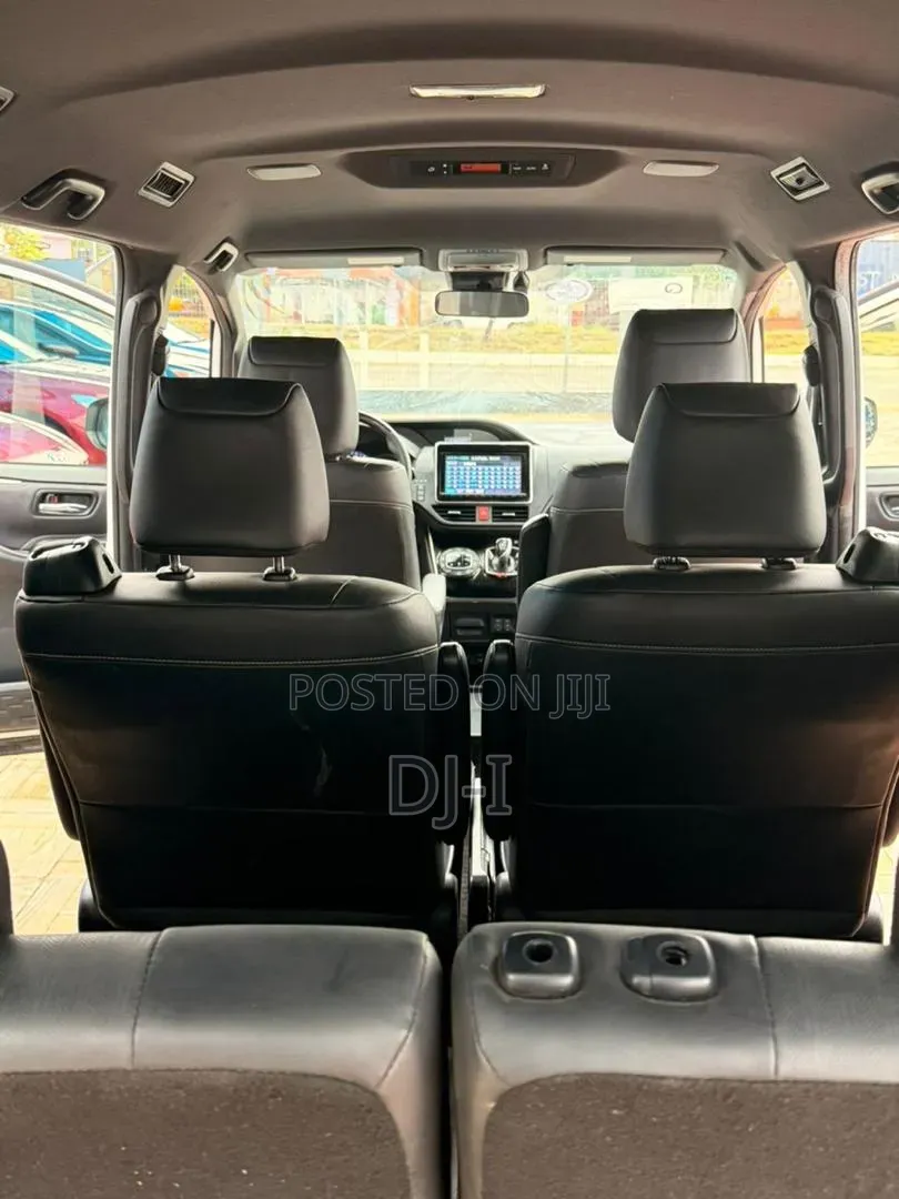 Toyota Esquire 1.8 FWD Hybrid (7 seater) 2016 White