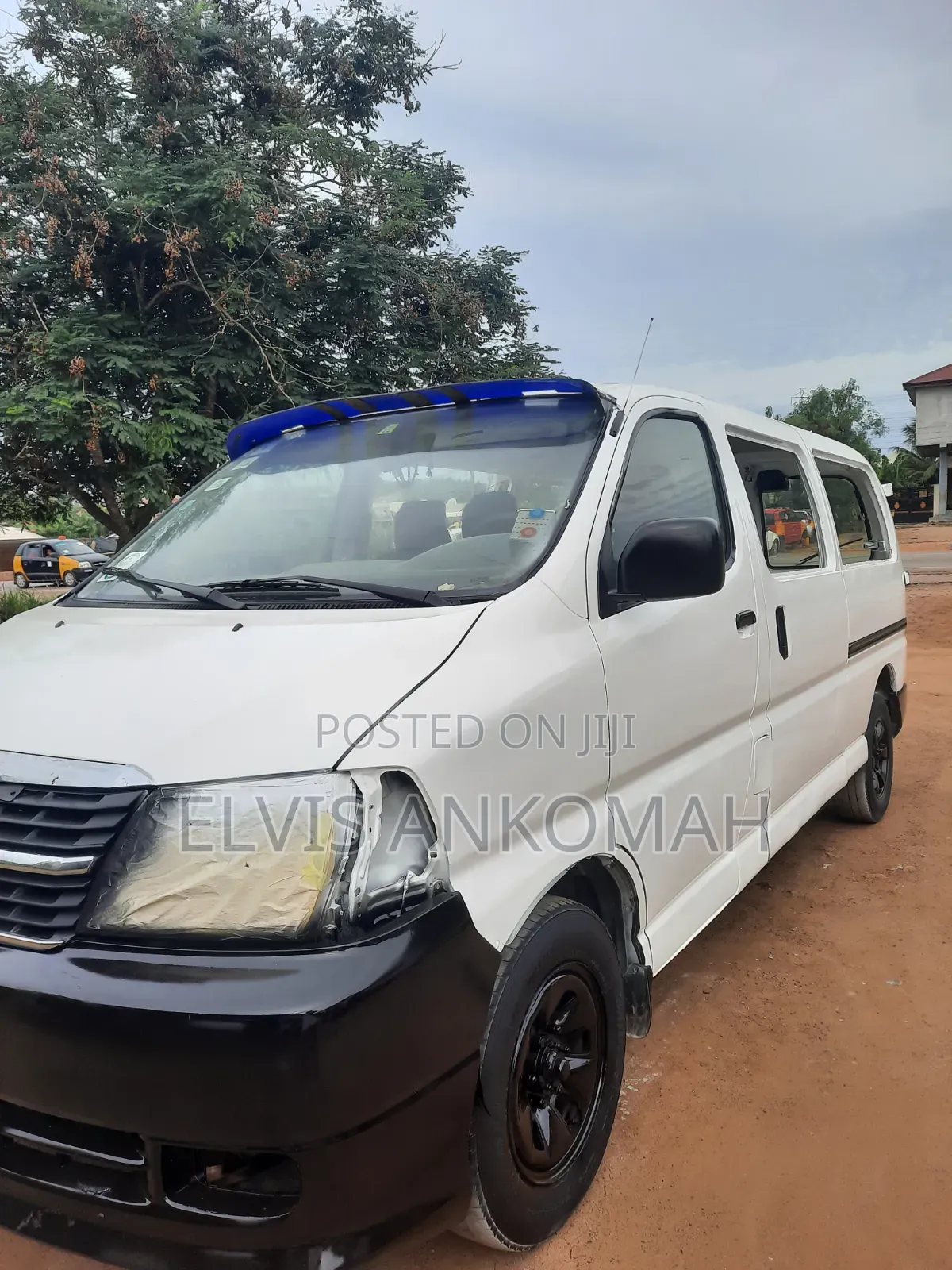 Toyota HiAce 2013 White