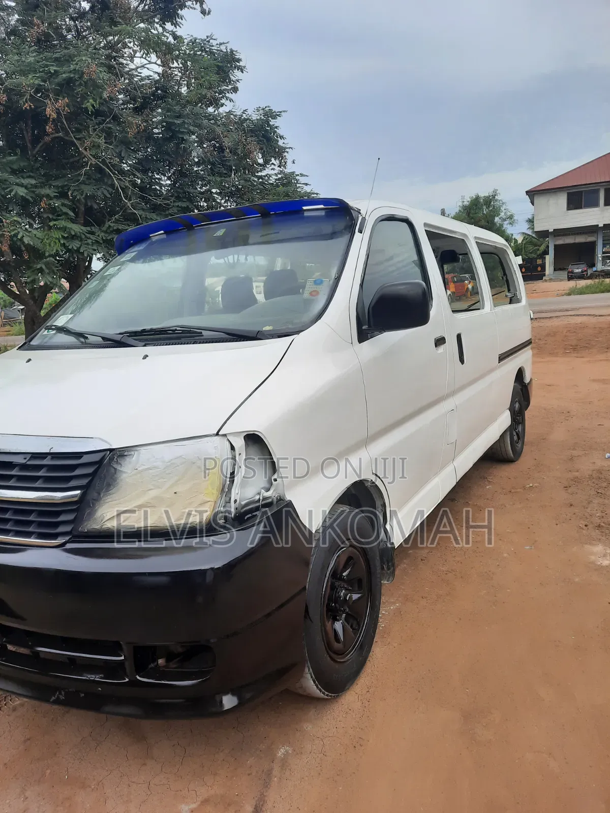 Toyota HiAce 2013 White
