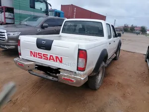Nissan Hardbody 2008 White