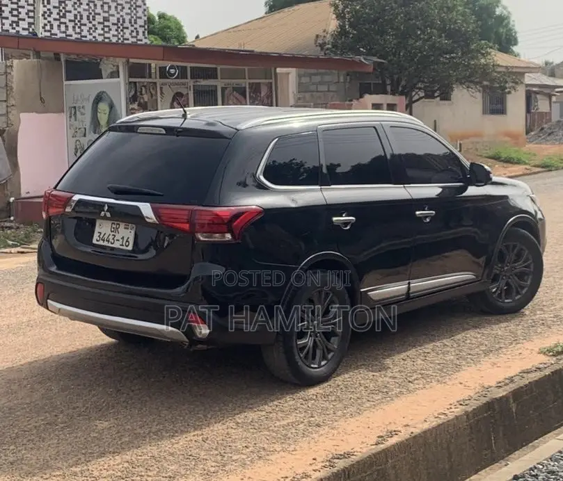 Mitsubishi Outlander 2016 Black
