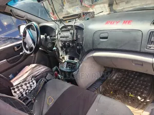 Hyundai H1 2.4 GLS 2010 Gray