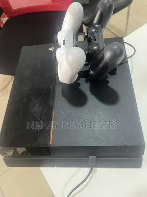 Ps4 Standard 500gb With 4 Games and 2 Pads