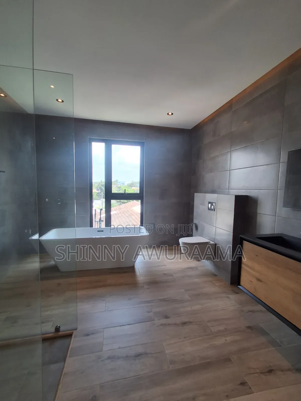 4bdrm House in Dzorwulu for sale