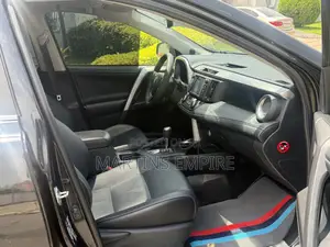 Toyota RAV4 XLE 4dr SUV (2.5L 4cyl 6A) 2018 Black