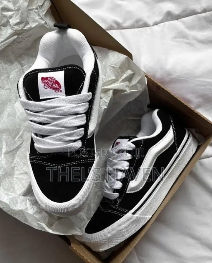 Quality Casual Sneakers for Men/Women- Neat and Comfortable