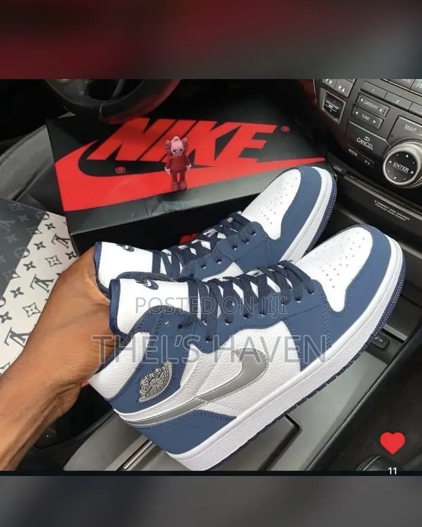 Quality Casual Sneakers for Men/Women- Neat and Comfortable
