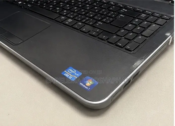 New Laptop Dell Vostro 2520 4GB Intel Core i3 HDD 500GB