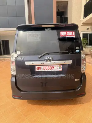 Toyota Voxy 2012 Blue