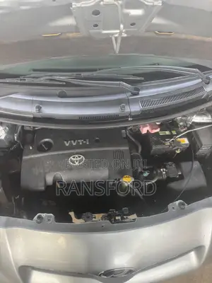 Toyota Vitz 1.3 FWD 5dr 2010 Green