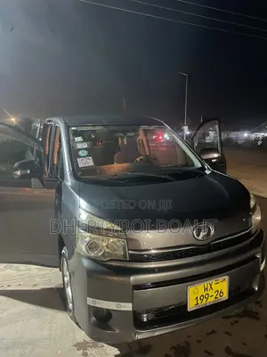 Toyota Voxy 2017