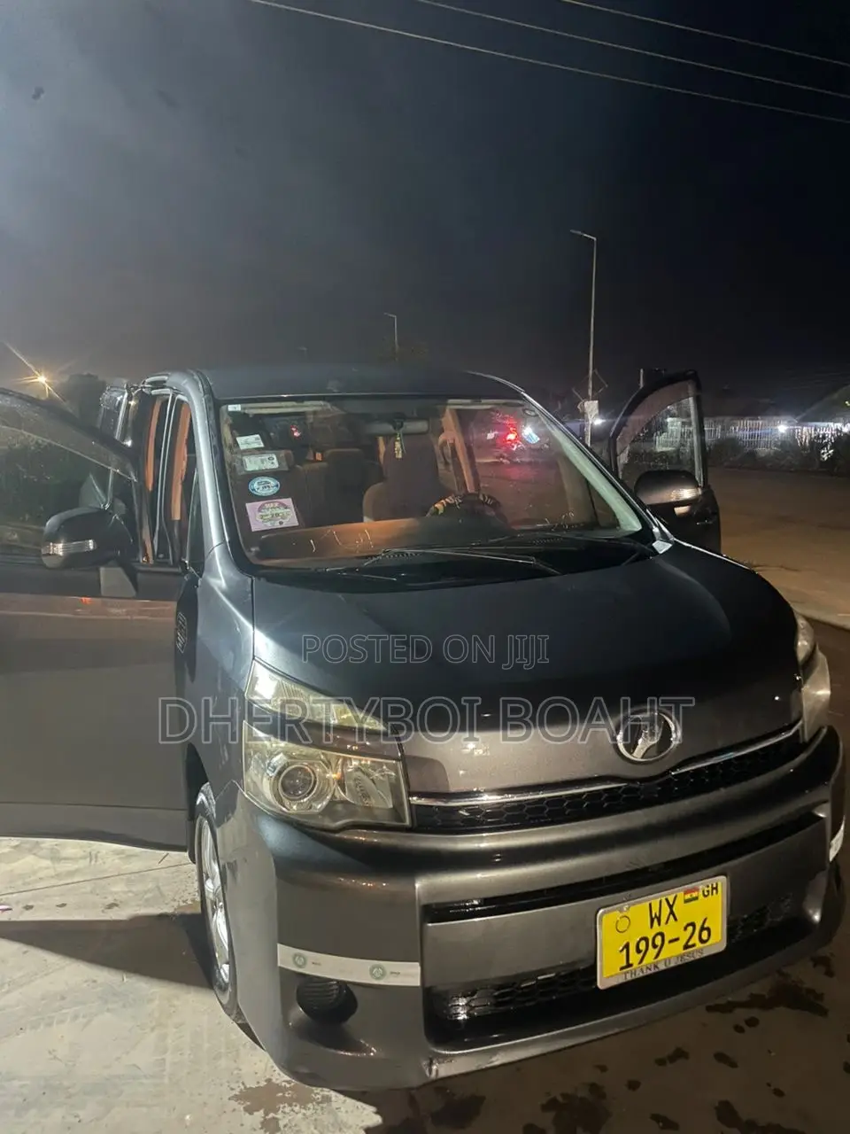Toyota Voxy 2012