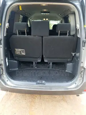Toyota Voxy 2012