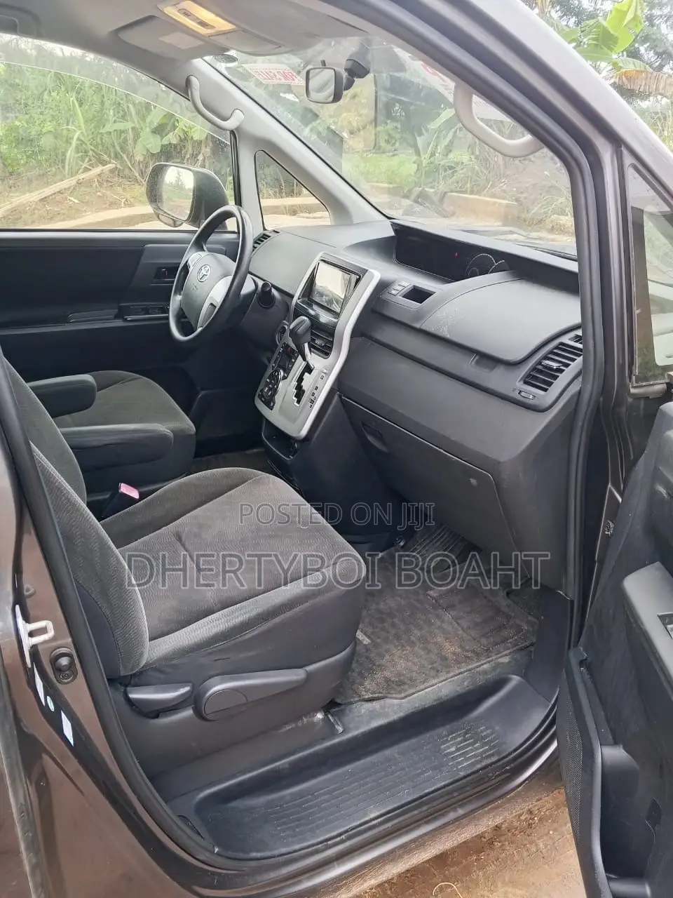 Toyota Voxy 2012