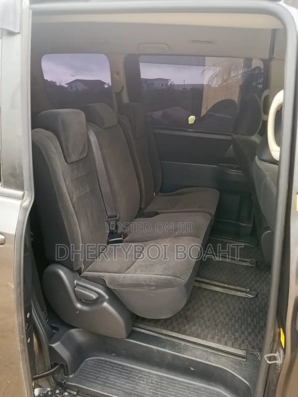 Toyota Voxy 2012