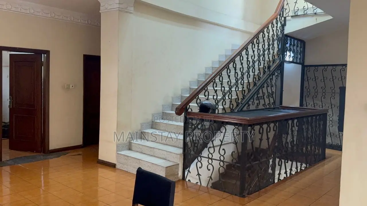 6bdrm House in Mainstay Estates, Airport Residential Area for sale
