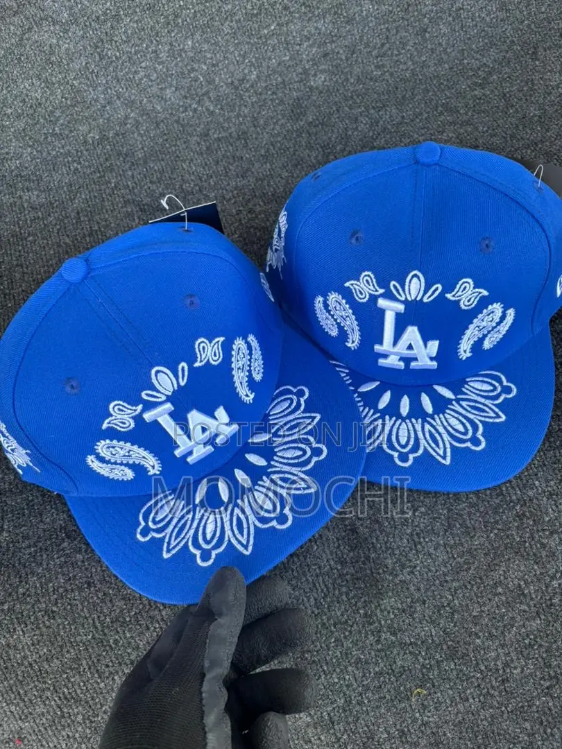 Momochi Caps