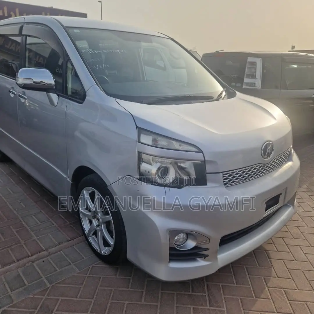 Toyota Voxy 2012 Grey